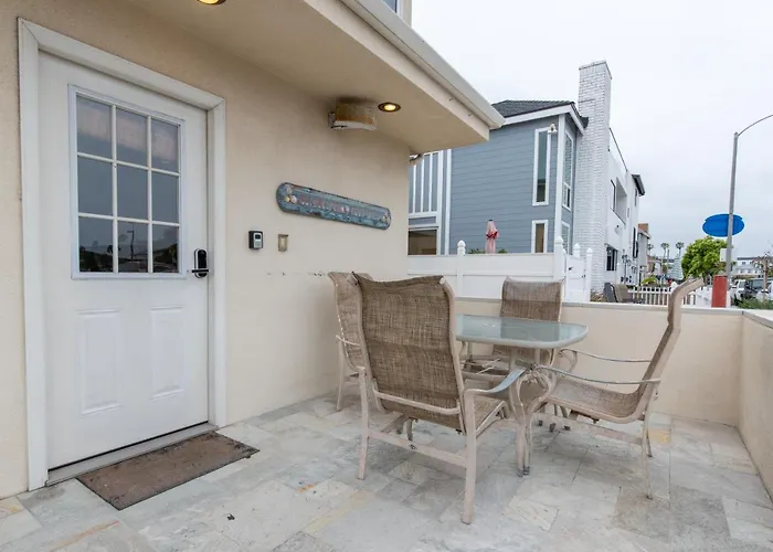 Newport Beach House 1 Block From The Beach Free Pickleball Courts And 6 Beach Cruisers