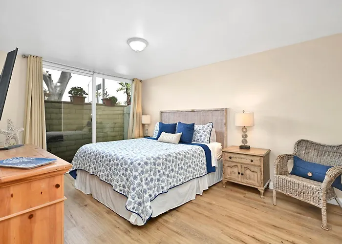 Three Bedroom Three Bath Home W Patio 1 Block From Beach
